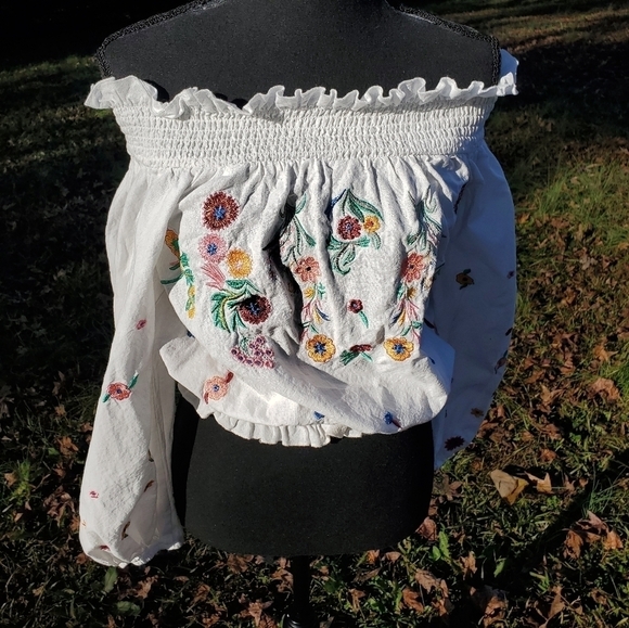 White Cropped Peasant Top Off the Shoulder New Medium - Picture 2 of 8